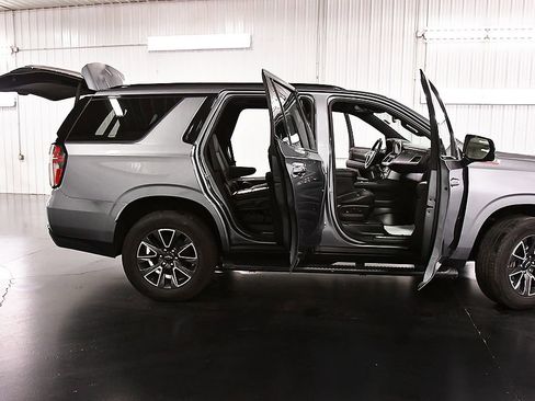 Used 2021 Chevrolet Tahoe Z71 w/ Z71 Signature Package AWD/4WD image 32