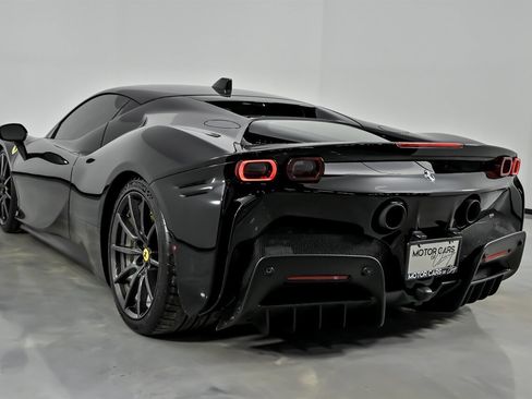 Used 2022 Ferrari SF90 Stradale image 9