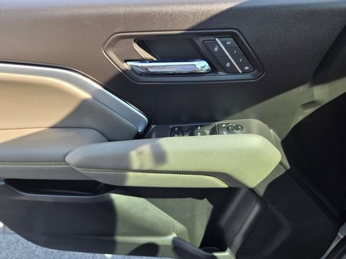 Used 2023 Chevrolet Colorado ZR2 w/ ZR2 Convenience Package III image 25