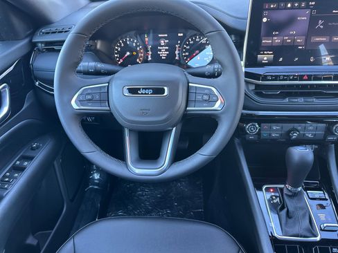 New 2026 Jeep Compass Latitude image 14