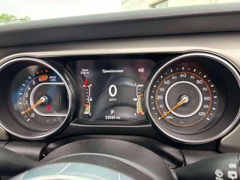 Used 2023 Jeep Wrangler Unlimited Sahara w/ Cold Weather Group AWD/4WD image 25