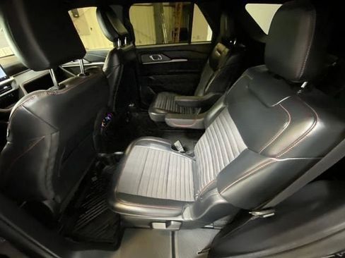 Used 2025 Ford Explorer ST-Line AWD/4WD image 25
