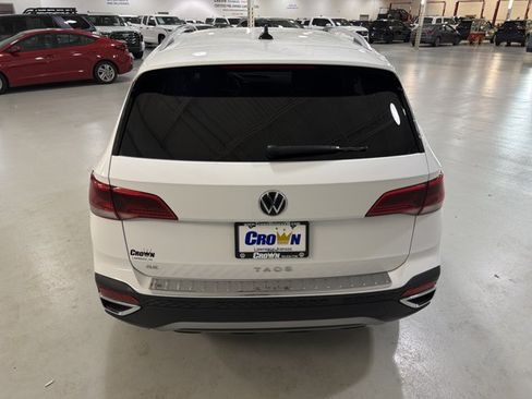 Certified 2023 Volkswagen Taos SE FWD image 8