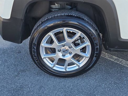 Used 2022 Jeep Renegade Latitude w/ Convenience Group image 9