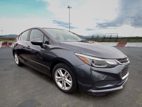 Used 2017 Chevrolet Cruze LT w/ Convenience Package FWD image 2
