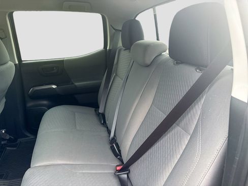 Used 2020 Toyota Tacoma SR5 RWD image 22