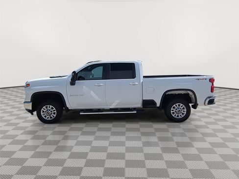 Used 2025 Chevrolet Silverado 2500 LT w/ Convenience Package AWD/4WD image 3