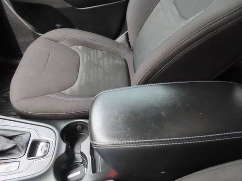 Used 2022 Jeep Cherokee Latitude w/ Comfort Safety Group AWD/4WD image 39