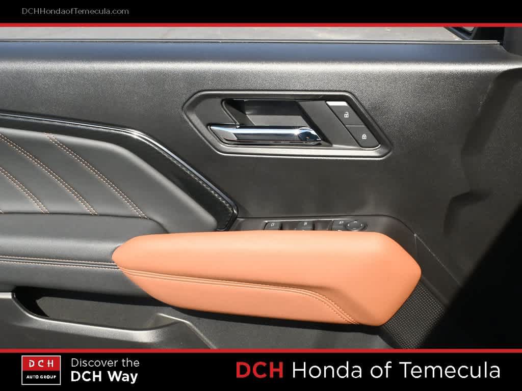 Used 2024 GMC Canyon AT4 w/ Technology Package AWD/4WD image 16