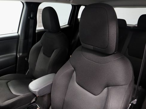 Used 2023 Jeep Renegade Latitude image 26