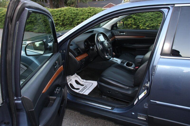 Used 2013 Subaru Outback 2.5i Limited AWD/4WD image 5