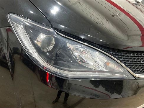 Used 2018 Chrysler Pacifica Touring Plus image 30