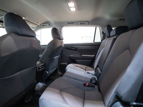 Certified 2025 Toyota Highlander LE AWD/4WD image 32
