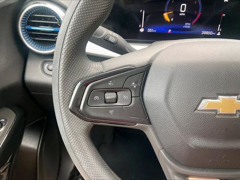 Used 2025 Chevrolet Trax LT FWD image 23