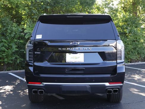 Used 2025 Chevrolet Suburban High Country AWD/4WD image 9