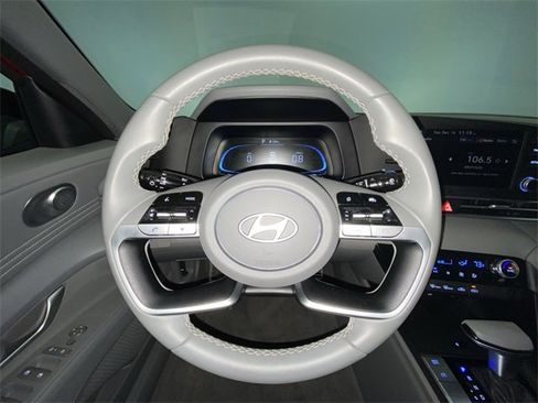 Used 2025 Hyundai Elantra Sport image 14