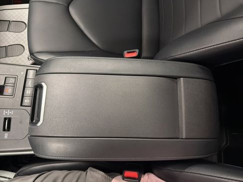 Used 2022 Toyota Highlander XLE image 12