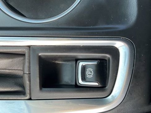 Used 2020 Chevrolet Equinox LT w/ Driver Convenience Package FWD image 19