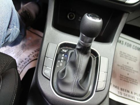 Used 2018 Hyundai Elantra GT FWD image 15