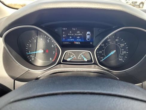 Used 2016 Ford Focus SE w/ SE Power Seat Package FWD image 21