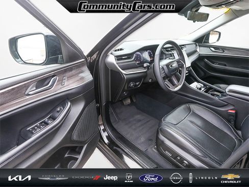 Used 2023 Jeep Grand Cherokee L Limited w/ Luxury Tech Group II image 12