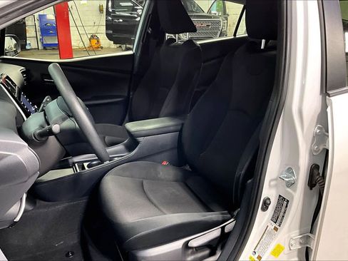 Used 2021 Toyota Prius L Eco image 8