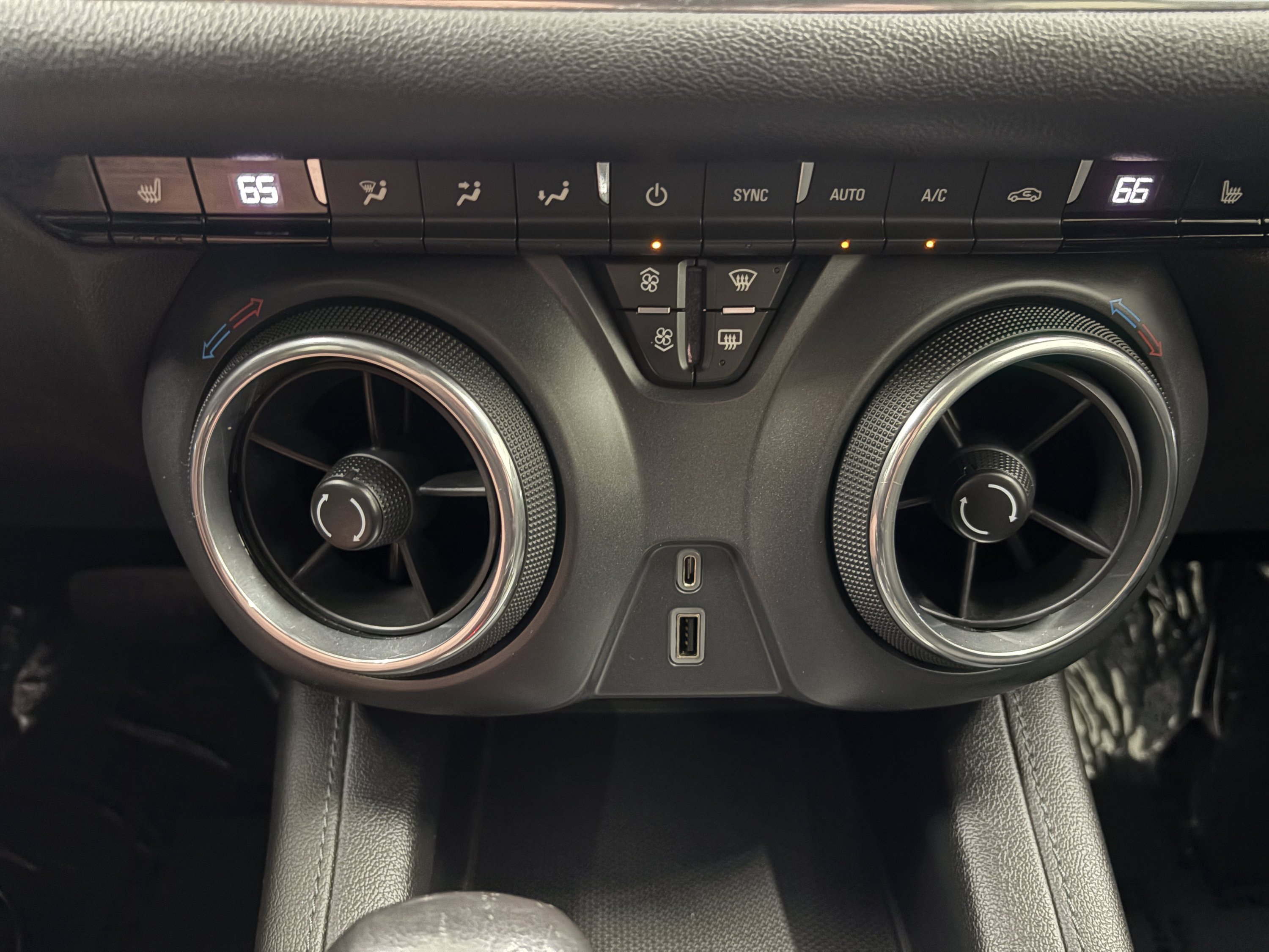 Used 2019 Chevrolet Blazer LT FWD image 17