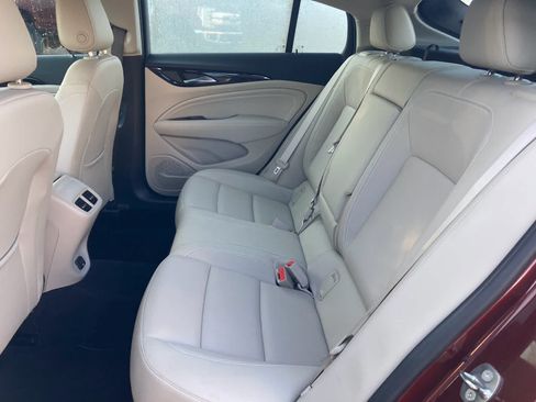 Used 2018 Buick Regal Essence w/ Driver Confidence Package #1 FWD image 5