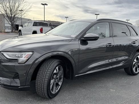 Used 2021 Audi e-tron Premium w/ Convenience Plus Package image 4