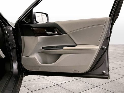 Used 2017 Honda Accord EX image 24