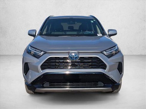 Used 2022 Toyota RAV4 SE image 2