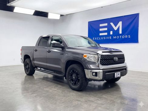 Used 2020 Toyota Tundra SR5 w/ SR5 Convenience Package AWD/4WD image 1