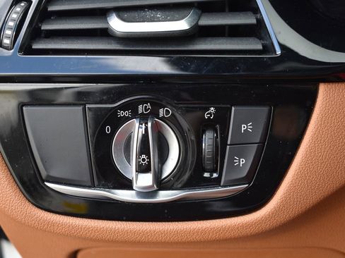 Used 2021 BMW 530i xDrive image 25