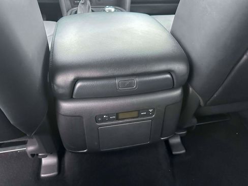 Used 2024 Nissan Armada SV image 12