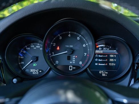 Certified 2023 Porsche Macan AWD/4WD image 25