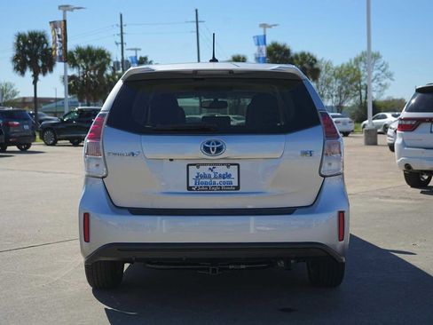 Used 2017 Toyota Prius V Four image 5