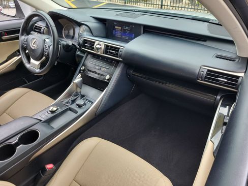 Used 2017 Lexus IS 200t RWD image 13