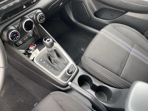 Used 2025 Hyundai Venue SEL image 23