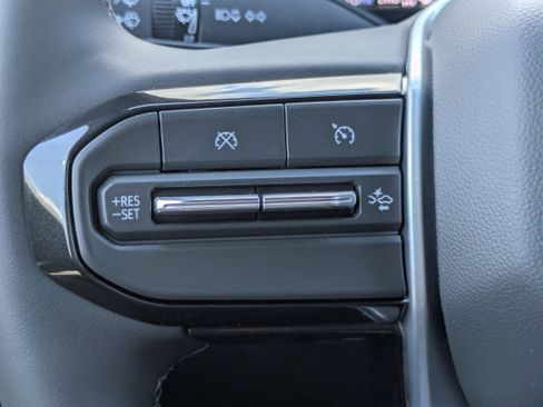 New 2026 Chevrolet Colorado ZR2 w/ Technology Package AWD/4WD image 16