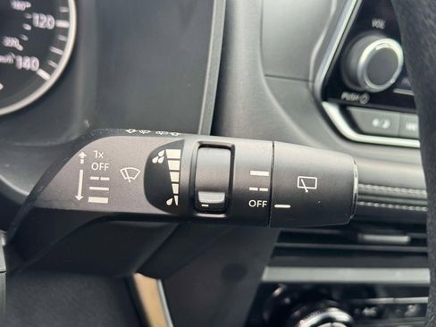 Used 2025 Nissan Rogue S FWD image 22