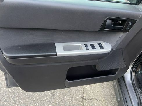 Used 2011 Ford Escape XLT image 11