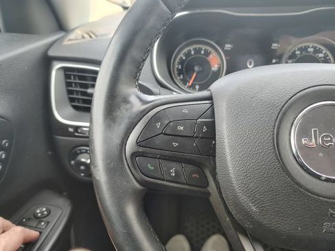 Used 2022 Jeep Cherokee Trailhawk w/ Premium Leather Package AWD/4WD image 11