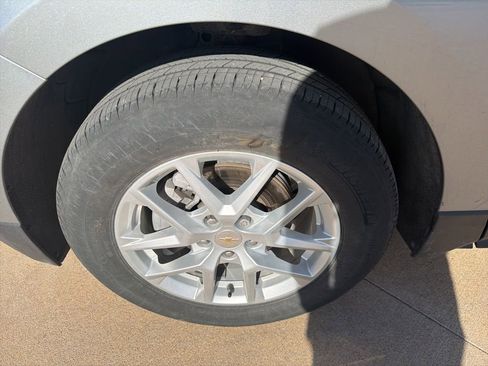 Used 2024 Chevrolet Equinox LT w/ LPO, Floor Liner Package FWD image 3