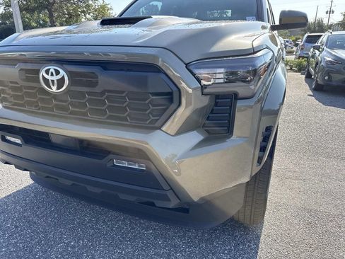 Used 2025 Toyota Tacoma TRD Sport AWD/4WD image 9