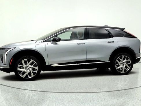 Used 2026 Cadillac Optiq Luxury 2 w/ LPO, Floor Liner Package AWD/4WD image 8