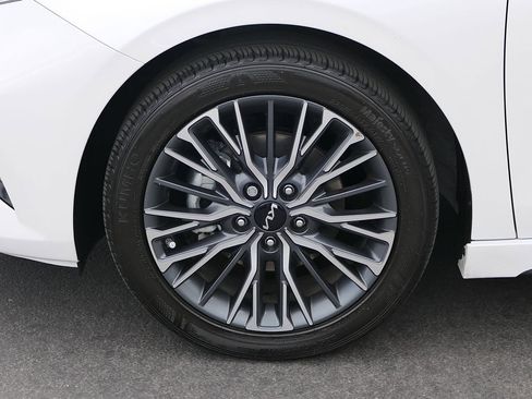 Used 2023 Kia Forte GT-Line FWD image 9