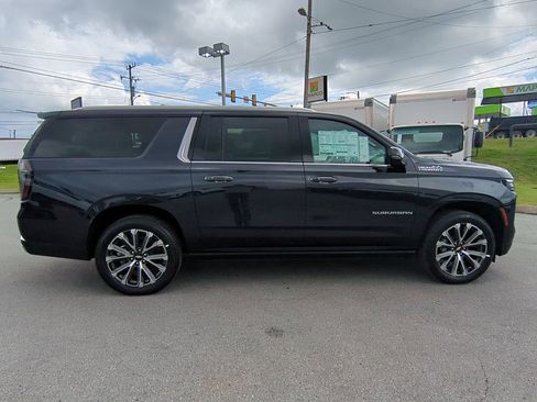 New 2025 Chevrolet Suburban High Country image 9