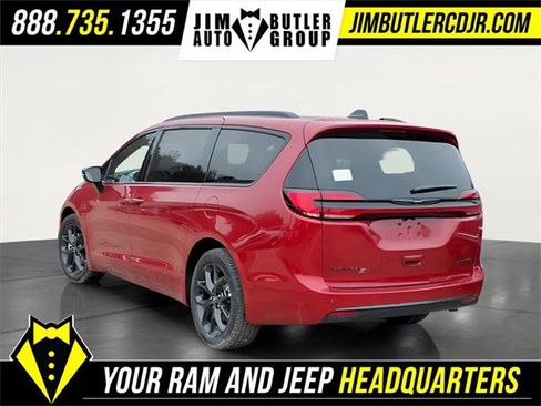 New 2026 Chrysler Pacifica Limited image 4