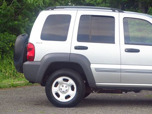 Used 2002 Jeep Liberty Sport AWD/4WD image 24