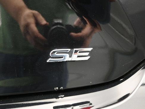 Used 2025 Toyota Camry SE FWD image 11